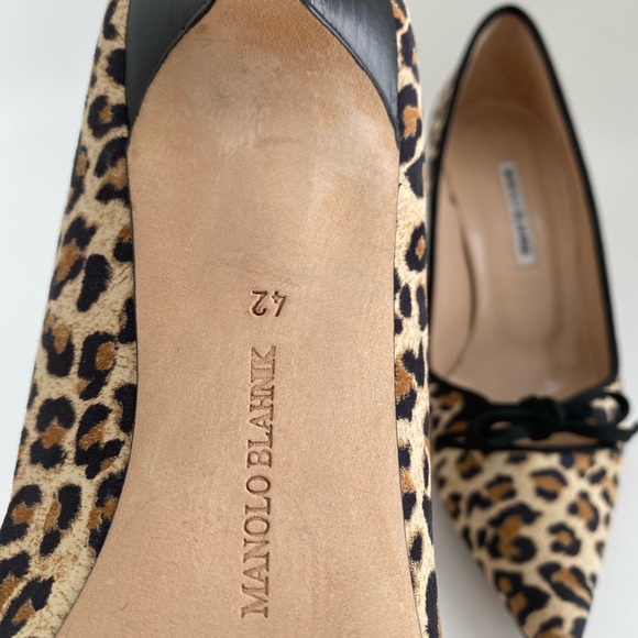 Manolo Blahnik - Bori Leopard Print Mid Heel Pump - Picture 6 of 7